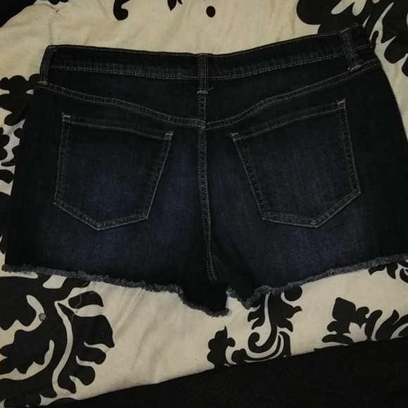 Shorts - Picture 2 of 3